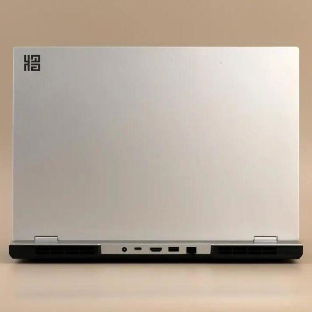 七彩虹将星X16 Pro游戏本测评：高画质，搭载长存PC42Q高性能SSD
