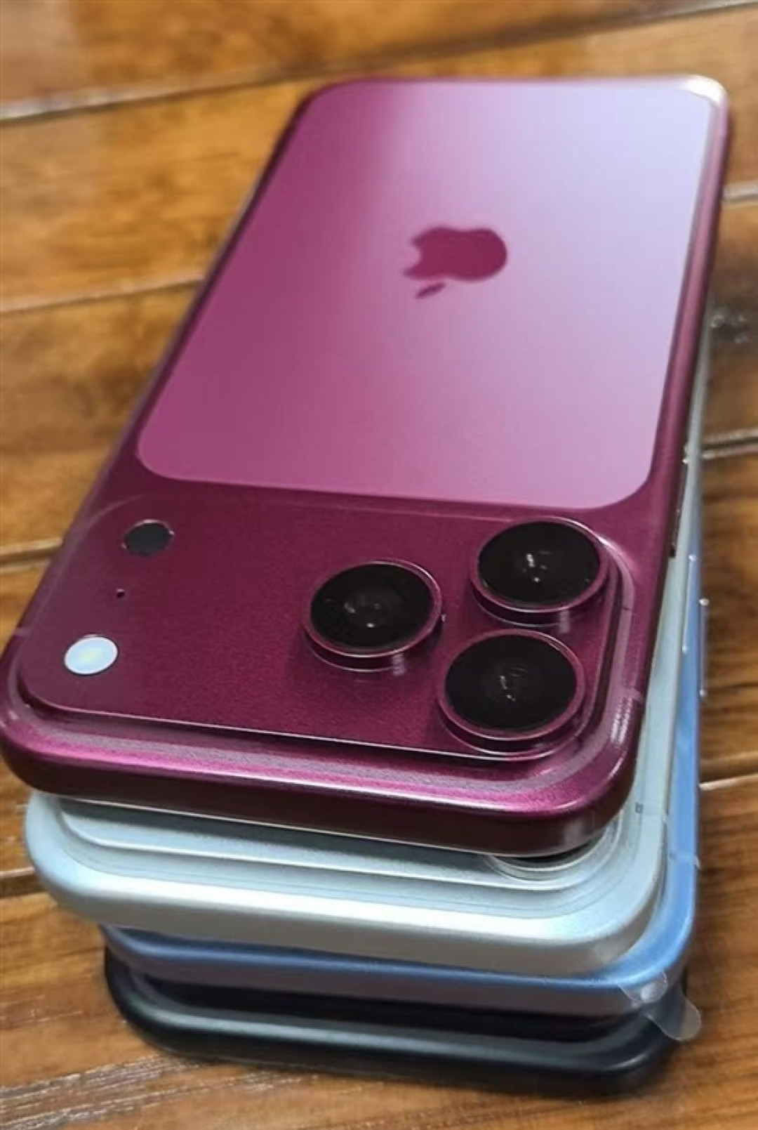 iPhone 18 Pro首批机模新鲜出炉:四款配色实锤 爱马仕橙退场