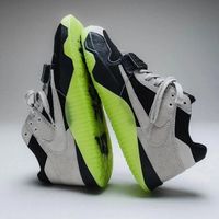 AJ1粉倒钩 vs AE2实战鞋：潮流符号和性能战靴怎么选？