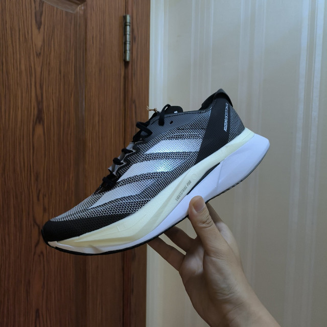270块一双阿迪Adizero Boston 12，炸了我都夸它香!
