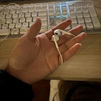 耳夹式vs入耳式旗舰：万魔S21和索尼XM4到底谁更适合你？
