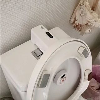 智能马桶翻盖慢？不是技术不行，是厂家在为你家安全妥协