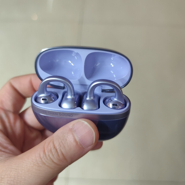 耳夹式AI翻译耳机怎么选？Auro Clip和LolliClip AI深度对比