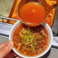 海底捞牛肉粒回归小料台！免费无限量，番茄锅灵魂回来了