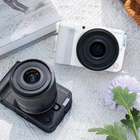新手别纠结！R50V和ZV-E10实测对比，谁才是Vlog入门真香机？