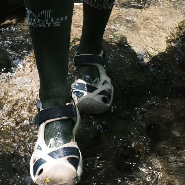 溯溪鞋怎么选？KEEN和伯希和实测对比，谁才是水陆通勤真王者