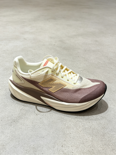 拿铁配色的温柔陷阱：New Balance Rebel v5 真实体验