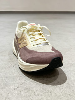 拿铁配色的温柔陷阱：New Balance Rebel v5 真实体验