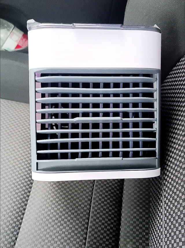 夏季车内降温神器：小巧冷风机