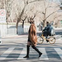 短款泰迪熊大衣显瘦显高的正确穿法