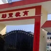 女大学生因恋爱被家人骗进戒网瘾学校，媒体曝光后当地介入