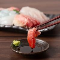 刺身酱油选错毁一桌!猜娜vs丸天实测,谁更配你家三文鱼?