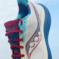 500元内缓震跑鞋怎么选？Adidas漫航和HOKA Clifton 10实测对比