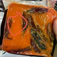 锋味派意面现毛发、日期混乱？食品安全红线谁来守