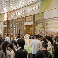 奈雪的茶一个月内多地现异物，消费者维权为何屡屡碰壁？