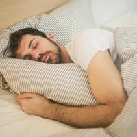 别被“助眠灯”骗了！真能调褪黑素的光谱灯长这样