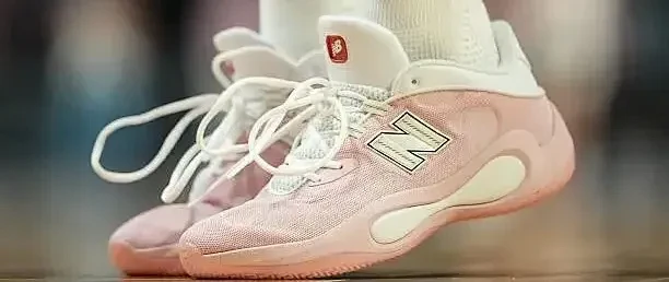 【NBA每日上脚】伦纳德都没这待遇？布林克专属PE美疯了