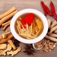 药膳包vs自配药材：谁更省钱有效？年轻人养生避坑指南