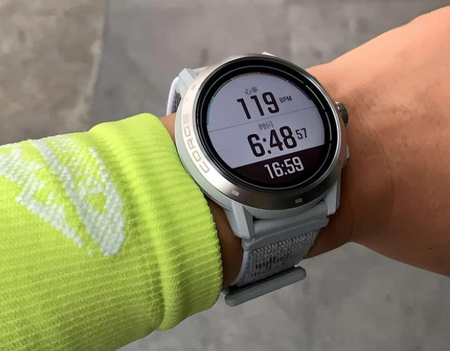 跑表别再信VO2 Max！这3个沉默数据才真能防伤提速
