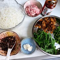 家庭复刻云南小锅米线的常见困境与优化方案
