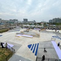 城市滑板怎么滑才不添乱？合规场地+静音装备+错峰出行是关键