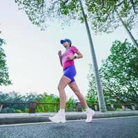 马赫6代跑半马？别被弹射板骗了，它只适合10公里内冲刺