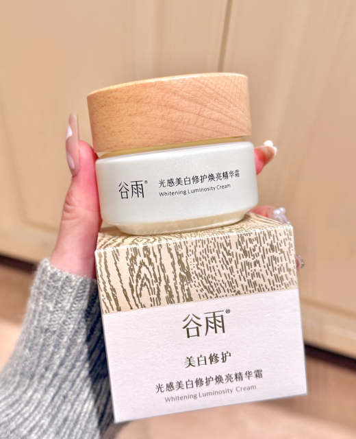 油敏皮修护指南：轻薄质地+温和防护才是关键