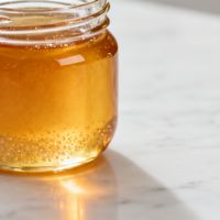 超市里那瓶“纯天然”蜂蜜，可能连蜜蜂都没见过