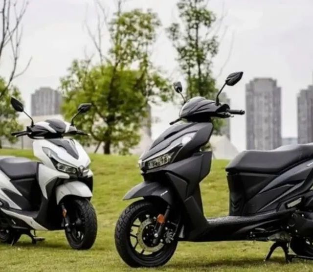 平踏板真香还是鸡肋？大阳VRS125实测：能装但不好骑