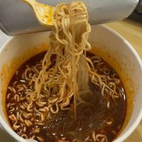 统一vs杨掌柜粉面蛋肉大对决：谁才是真·一桶管饱？