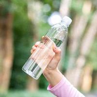 2升水壶真能让你多喝水？别让“健康装备”变负担