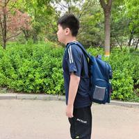 书包越“护脊”越伤脊？自重超10%体重=隐形负担