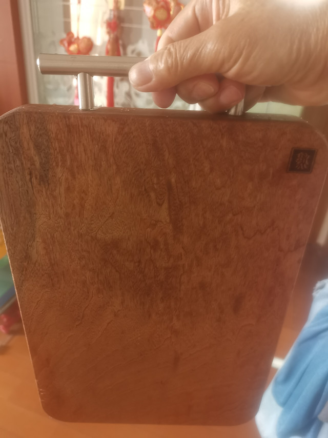 这两年为了买菜板，成了我的一桩心事，今天总算如愿以偿