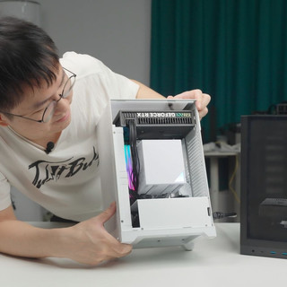 背插机箱真能告别理线?迎广C1000实测:颜值高但容错低
