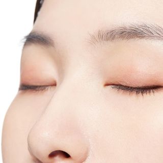 10小时不干涩？隐形眼镜的舒适真相藏在这三个关键指标里
