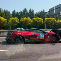 克尔维特C8超跑高速失控 先撞护栏又掀翻小货车致报废