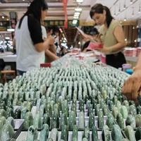 平价玉石饰品兴起：消费降级还是审美升级？