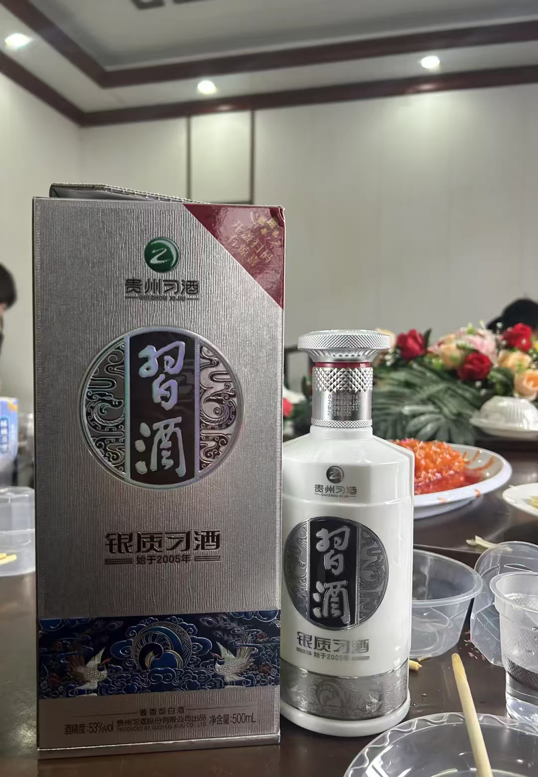 习酒白酒怎么样百元性价比酱香白酒｜口感颜值双在线，日常小酌超合适_