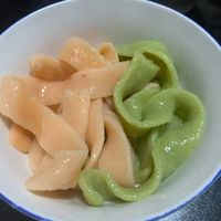 别被“菠菜面”骗了！鲜亮绿色=人工色素，真营养藏在配料表里
