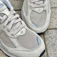 New Balance 2002R：靠通勤党穿成爆款的复古跑鞋