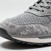 灰色990v2鞋面起球普遍吗?原因与养护建议