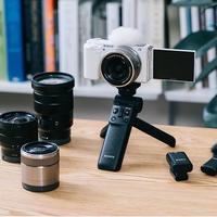 ZV-E10自带麦够用吗？三类人这样配才不花冤枉钱