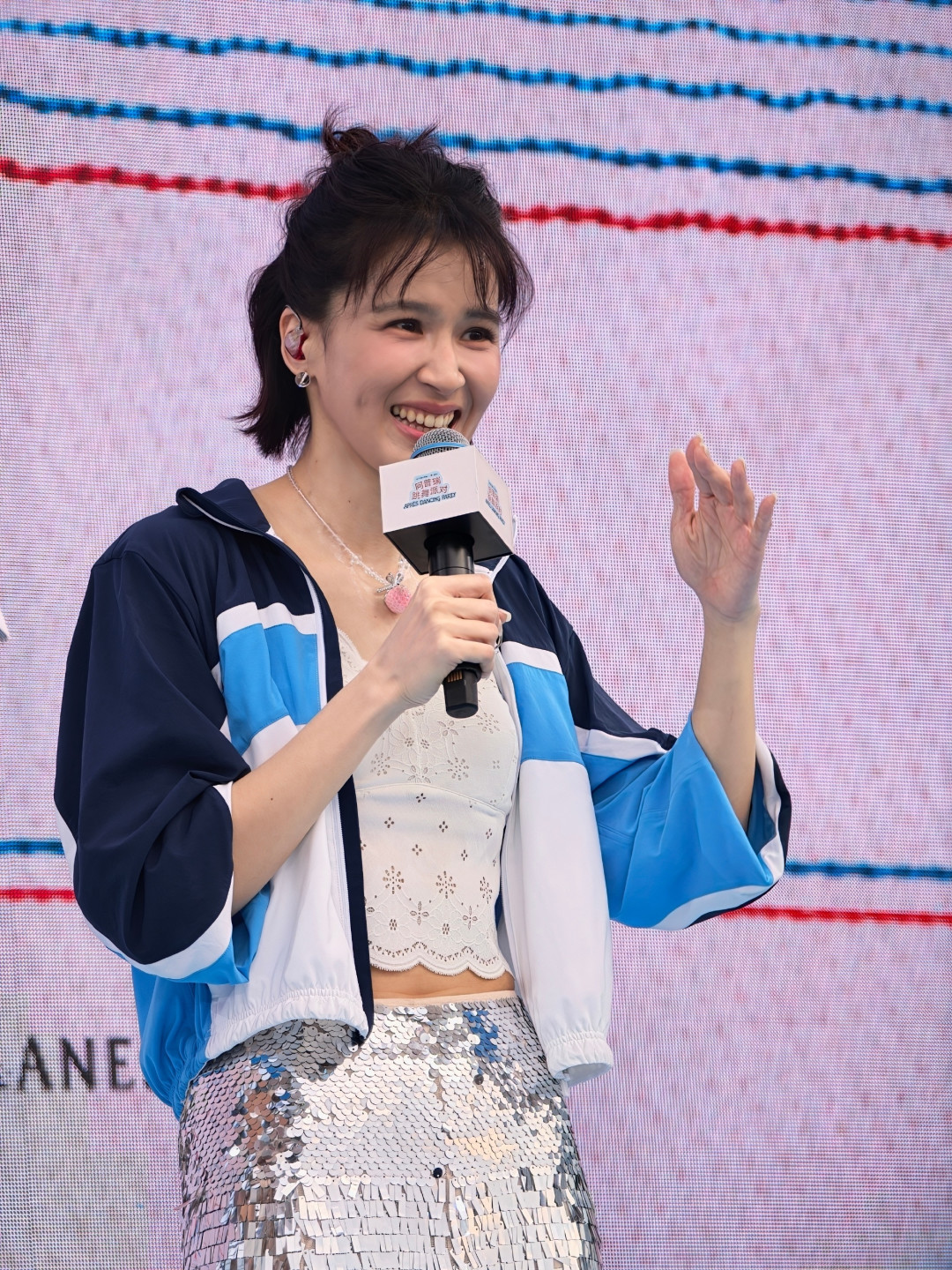曾沛慈音乐节人气爆棚:不只回忆杀,带病真唱比完美更动人