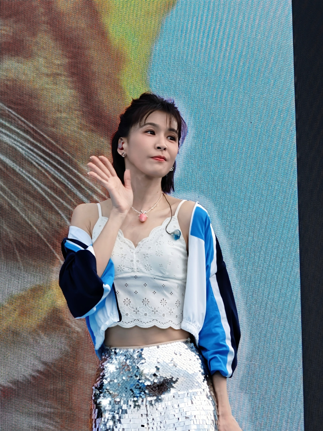 曾沛慈音乐节人气爆棚：不只回忆杀，带病真唱比完美更动人
