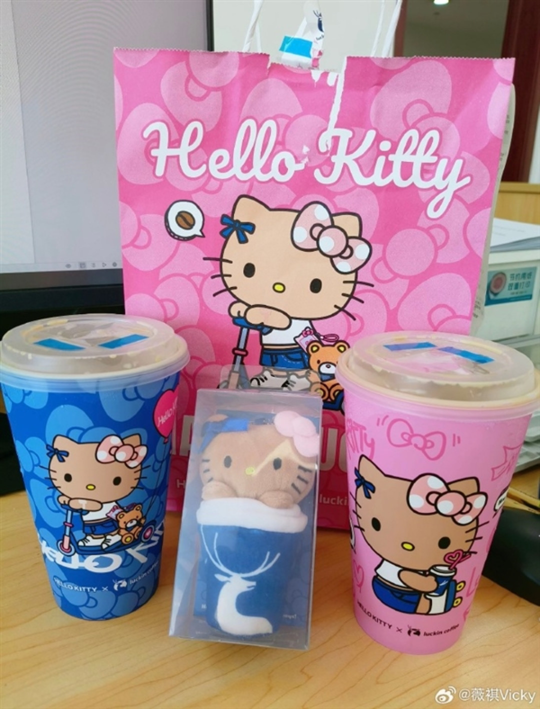 瑞幸联名翻车!Hello Kitty拼写错误闹乌龙 网友调侃:又是反向营销