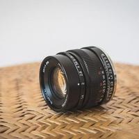 35mm f/1.4怎么选？三款热门镜头实测对比，避开参数陷阱