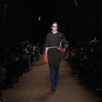 MIU MIU学院风为何爆火？Z世代的身份表达新语言