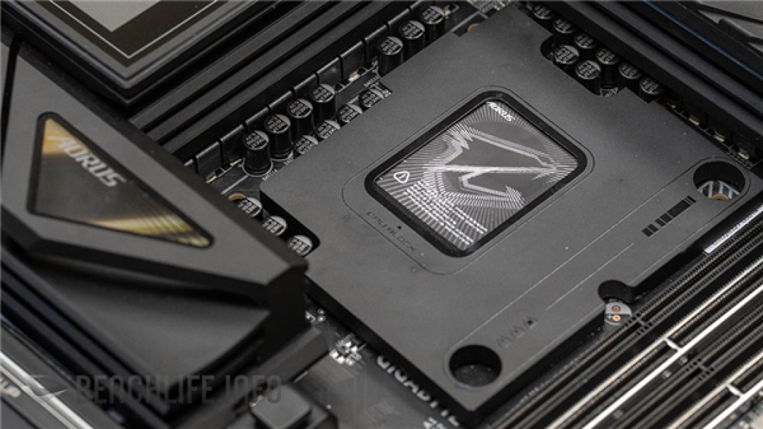 三个8-pin供电!技嘉首款Z990主板亮相:为Intel 52核桌面怪兽铺路