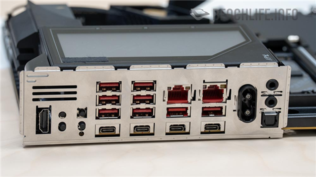 三个8-pin供电!技嘉首款Z990主板亮相:为Intel 52核桌面怪兽铺路