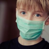 原来可以遗传！5个月宝宝近视超1000度 医生回应父母均近视